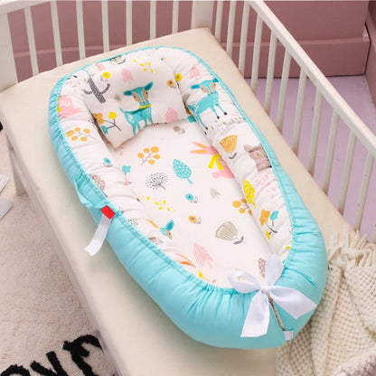 Portable cotton crib bed folded and unfolded showing 97x46cm dimensions and Banana leaf pattern
