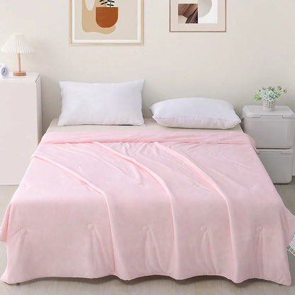 Ultra-soft, machine-washable cooling quilt made with breathable ice silk fabric for year-round comfort