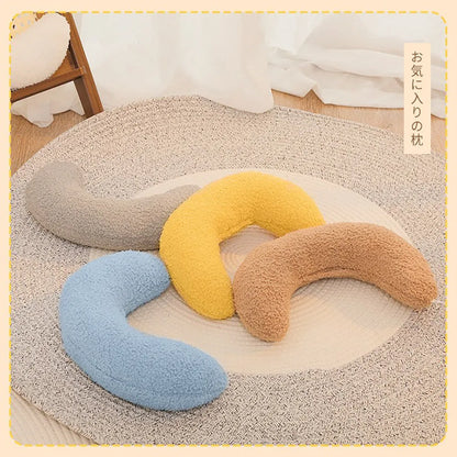 U-shaped blue cat pillow with adjustable collar for feline cervical support and comfort