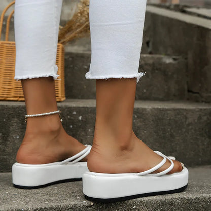 Thick bottom flip-flops in herringbone design with rubber sole, available in multiple colours