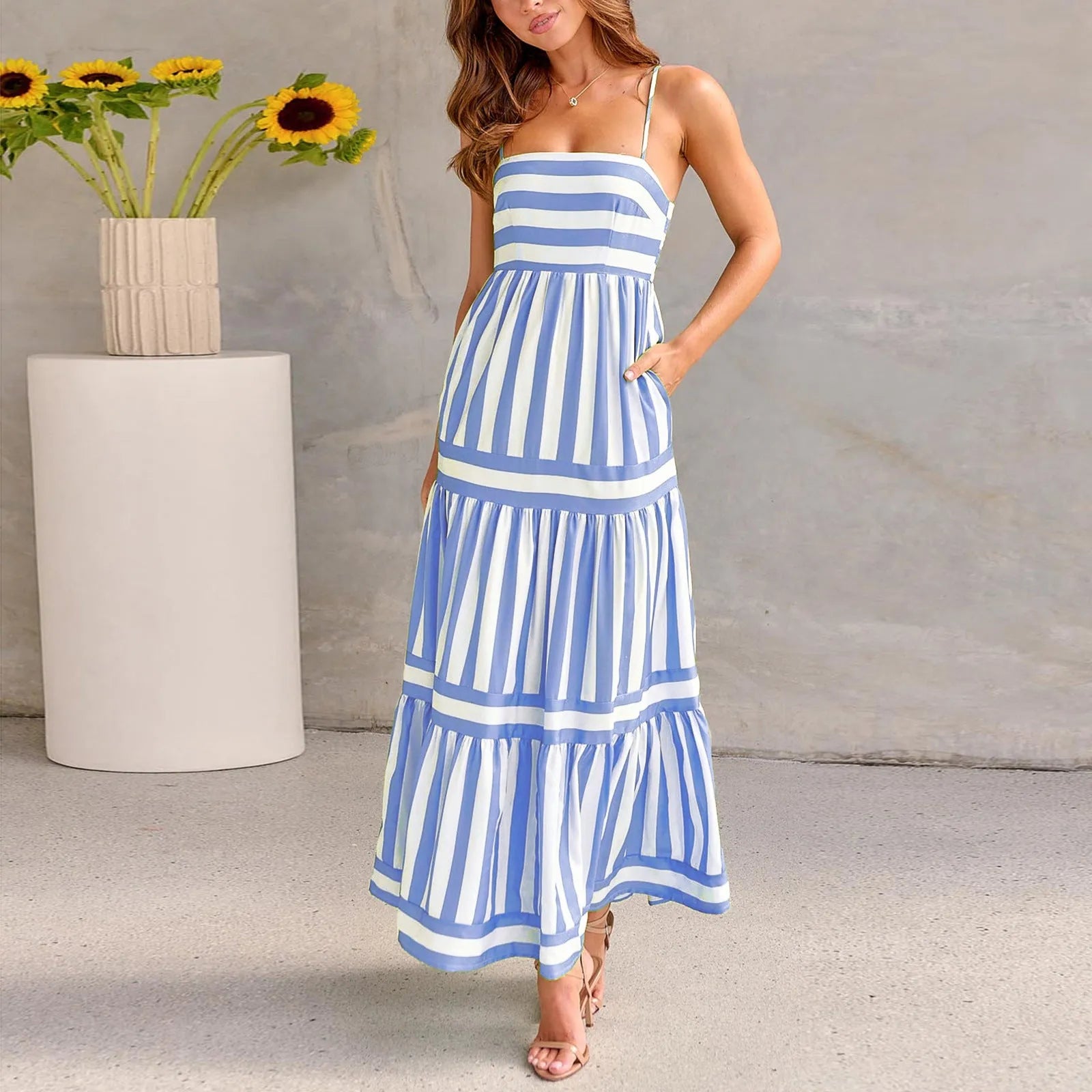 Women's backless square neck summer dress with suspenders and side pockets in striped printed fabric