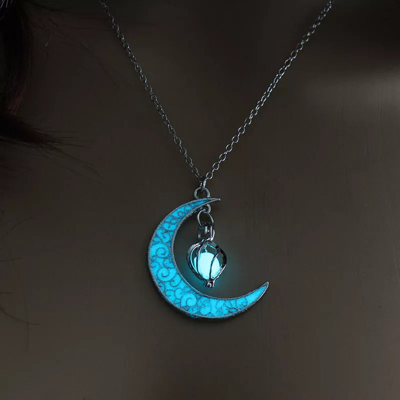 Silver-plated glowing pendant necklace with adjustable chain, luminescent feature