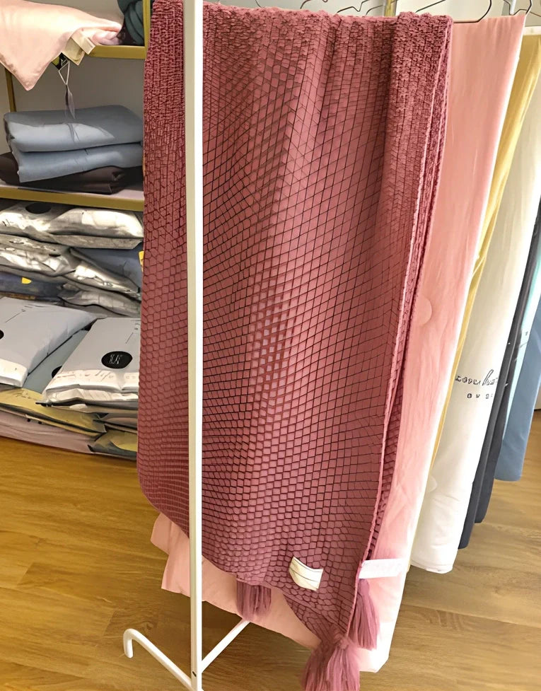 Dark gray fringed acrylic knitting blanket 130cm x 170cm with plain weave and moisture-wicking fibres