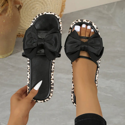 Women's leopard print beach slippers with thick soles in black retro style