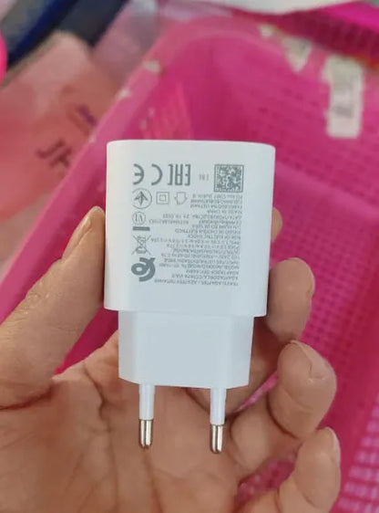 25W PD USB-C fast charger plug for Samsung Note10 S20 S21 S22 in black or white with UK EU US plug options