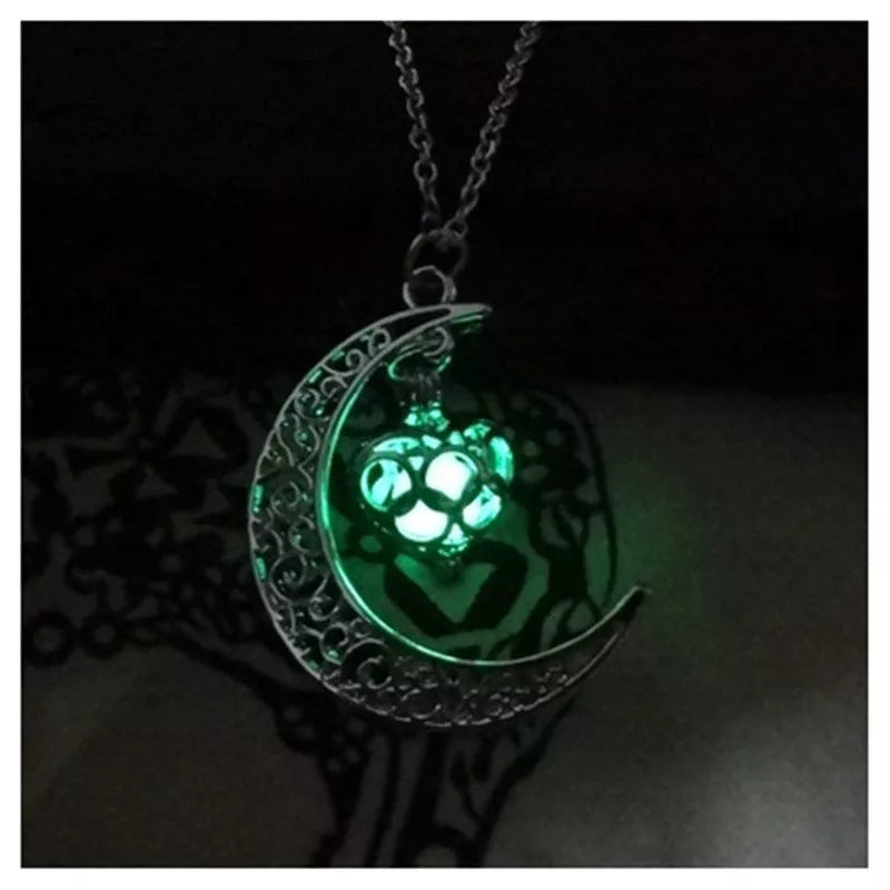 Silver-plated glowing pendant necklace with adjustable chain, luminescent feature