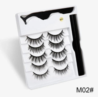Magnetic false eyelashes for a voluminous, natural look without glue.
