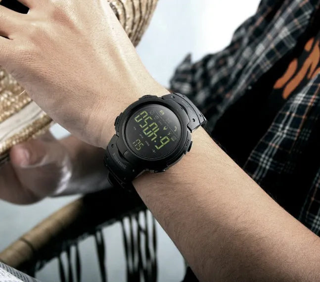 Sports smart watch with 50mm black dial and Bluetooth connectivity for iOS and Android