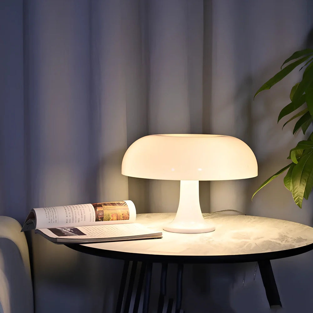 Mushroom-shaped acrylic table lamp in orange or white with three-colour dimming and USB plug for bedroom use