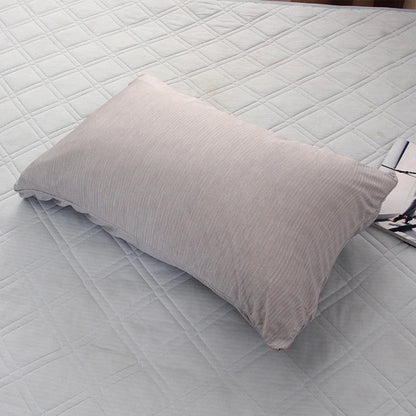 Cooling Comfort Blanket with Japanese Q-Max 0.4 cooling fibers for a refreshing sleep