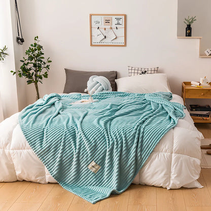 Single layer milk fleece blanket in American plain pattern measuring 200cm x 230cm