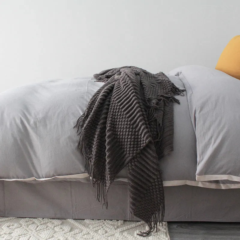 Small blanket nap blanket made from polyester fibre, measuring 127 × 170 cm, available in dark grey, khaki, or light grey for sofa lounging, travel, or office use