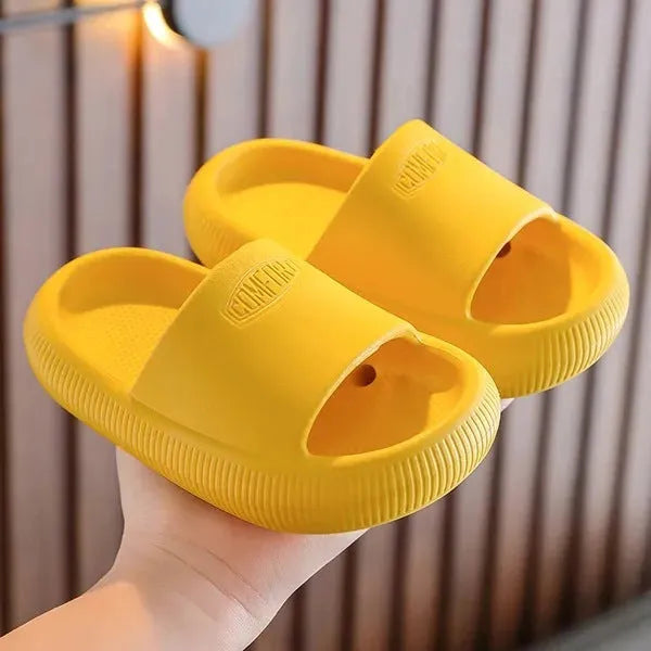 Children's EVA slippers with 1.5cm thick injection-moulded soles in mixed colours