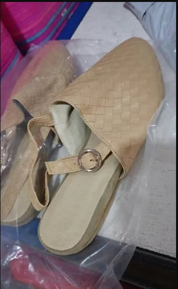 Baotou flat sandals with buckle closure in pointed toe design, available in multiple colours and sizes