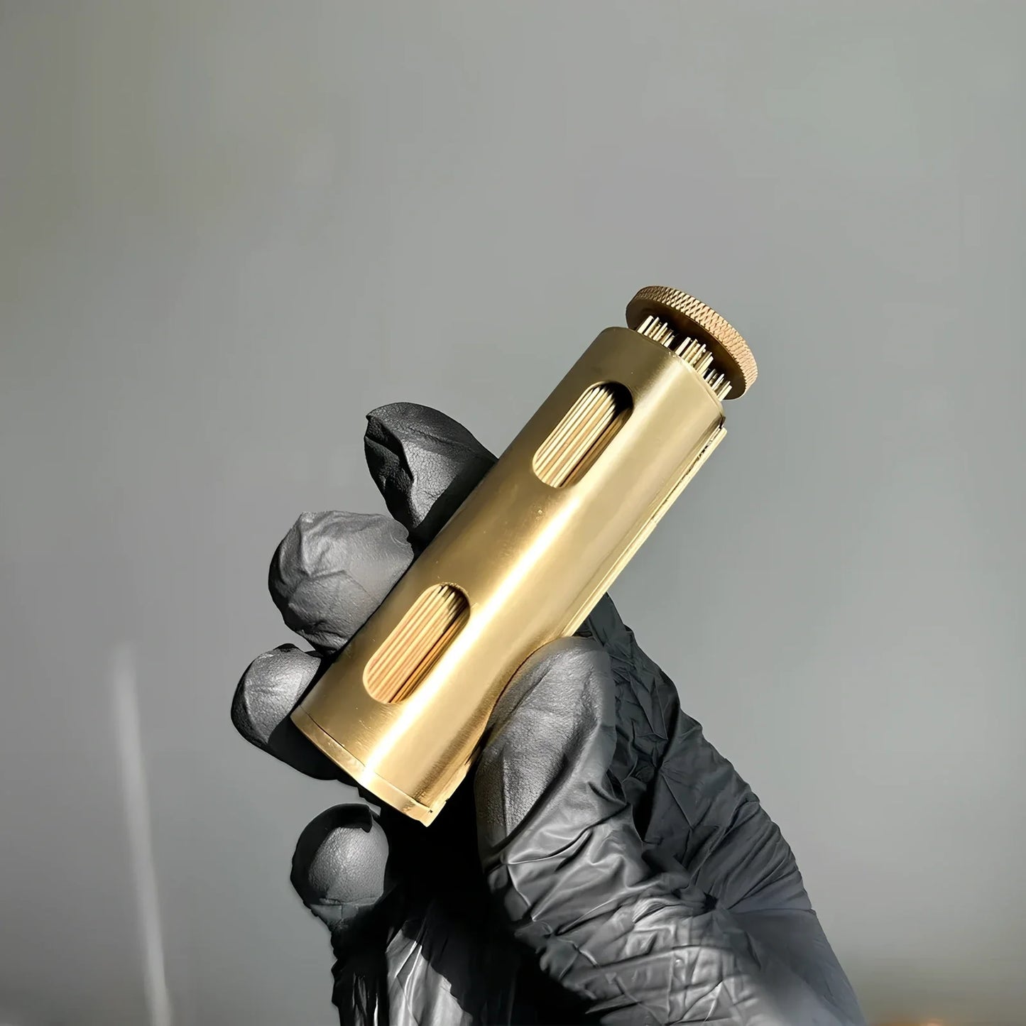 The Swifty Roll cigarette rolling device with round mechanism for 70mm cigarettes