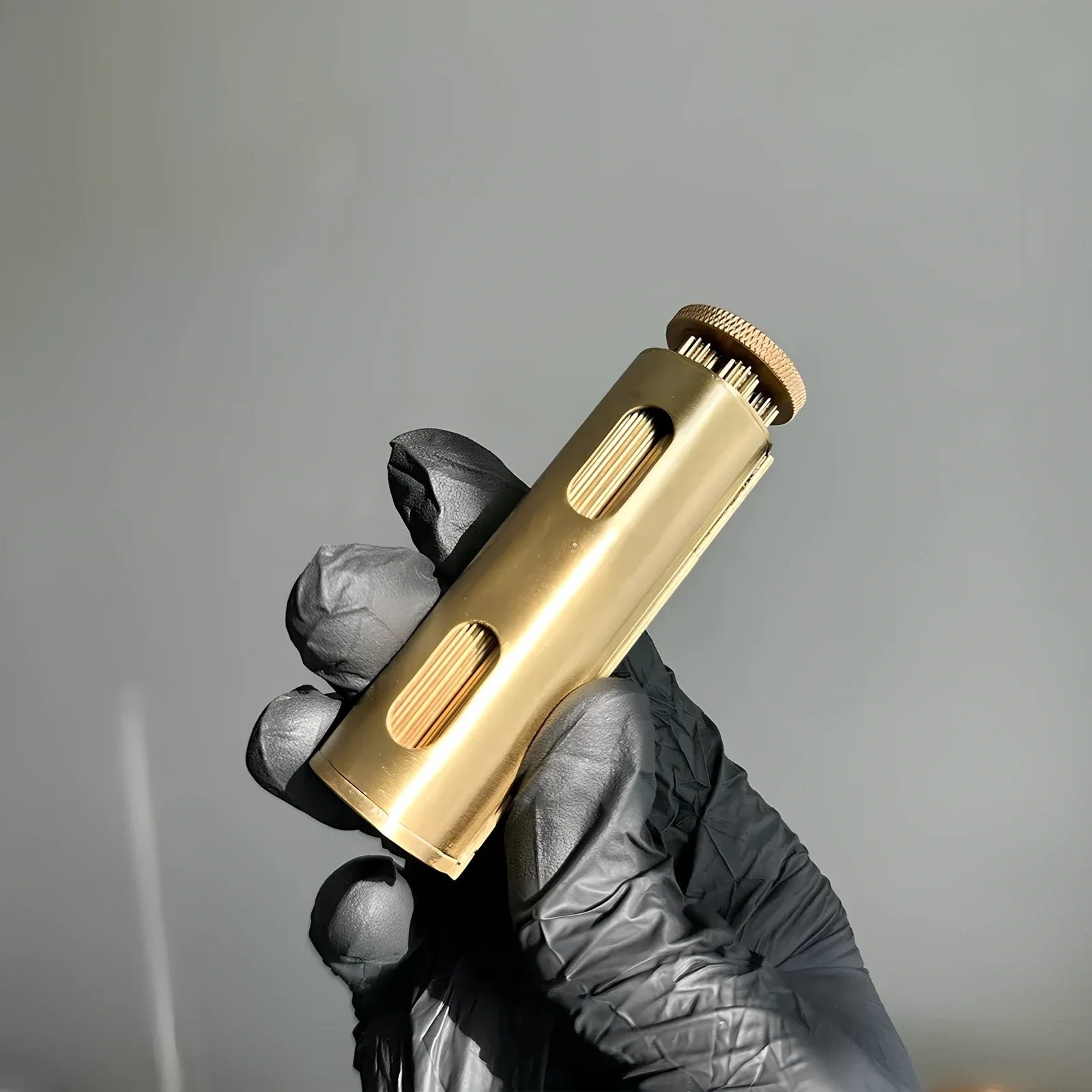 The Swifty Roll cigarette rolling device with round mechanism for 70mm cigarettes