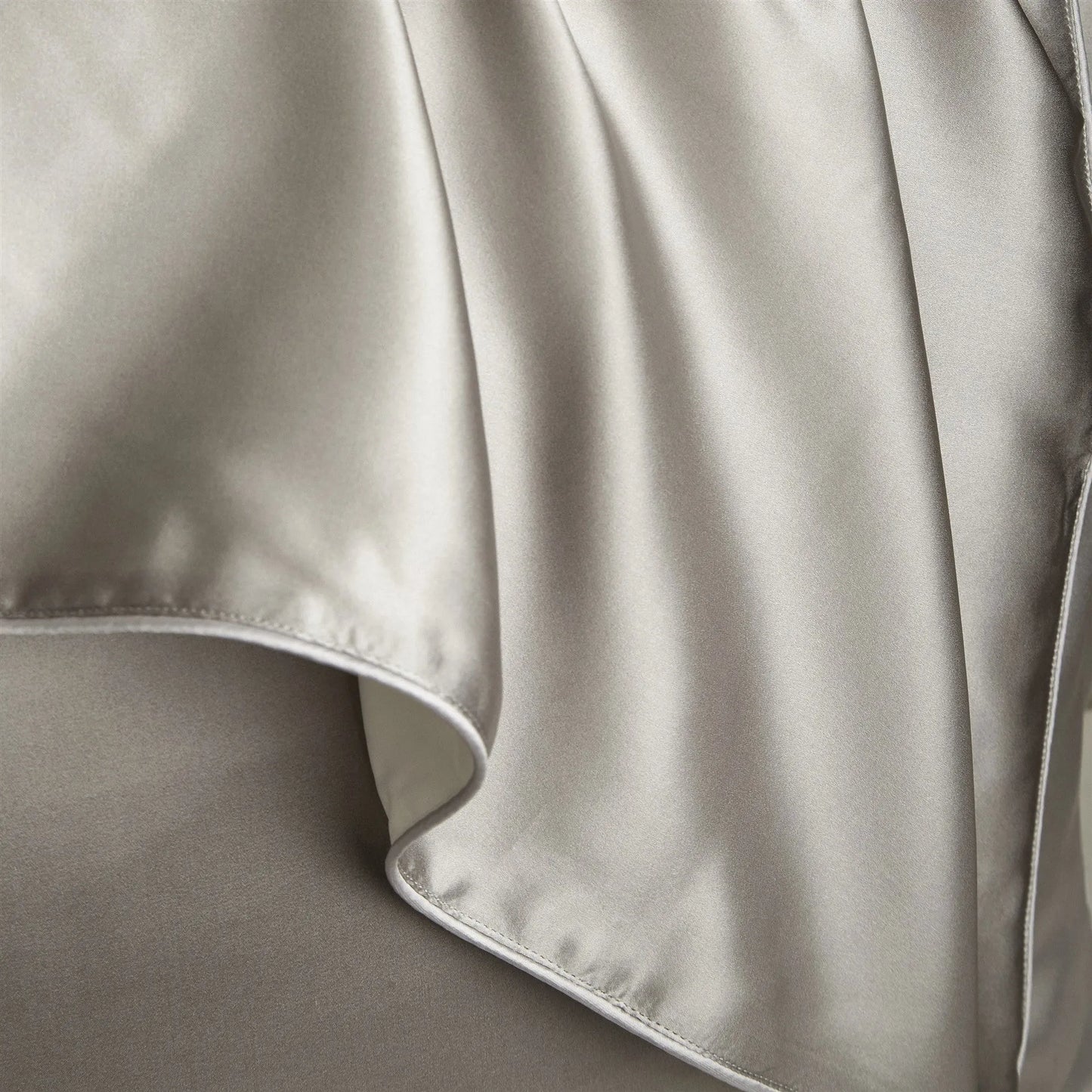 Mulberry silk pillowcase 48x74cm in palace luxury style with inlaid rope weave texture.