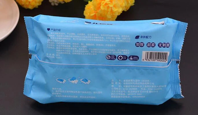 Pack of 80 thick, super soft non-irritating baby wipes, 13CM * 20CM each