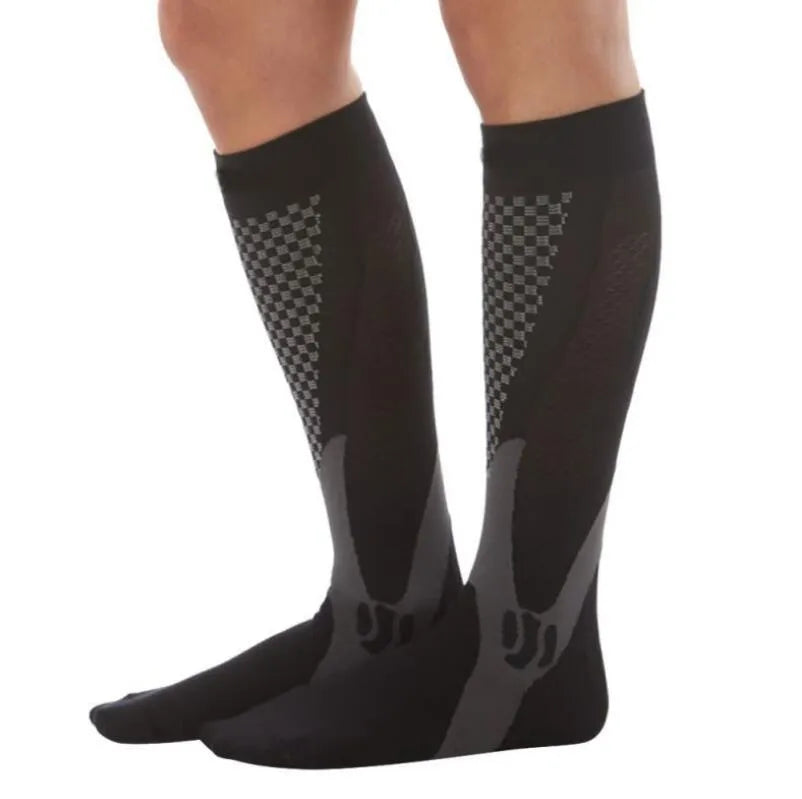 Graduated compression socks for men and women in black, designed for running and flight travel