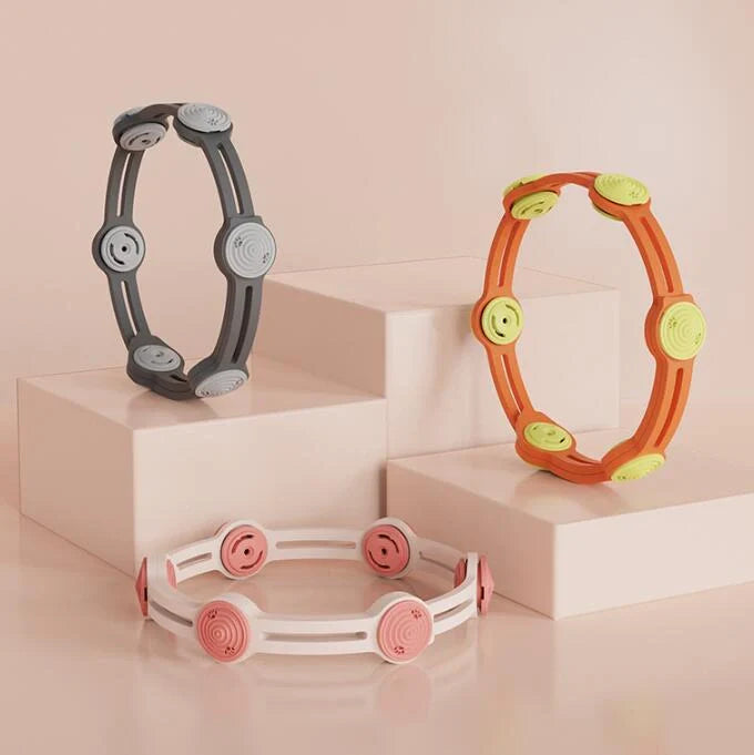 Adjustable pet flea and mosquito repellent collar with natural essential oils