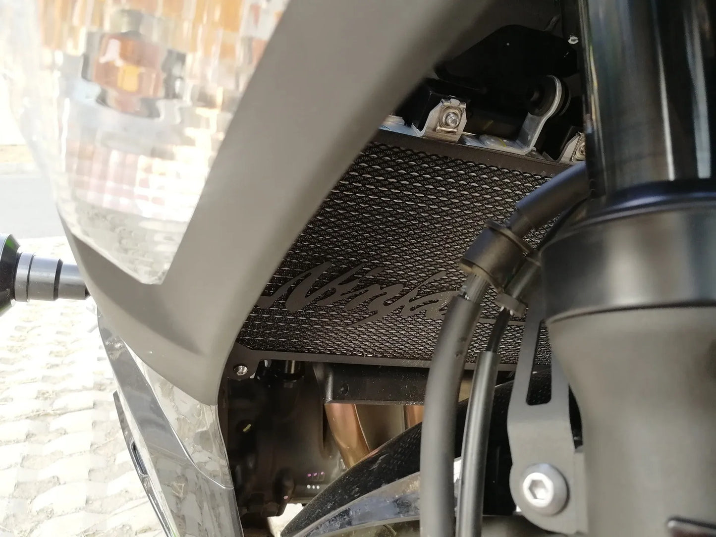 Aluminium mesh water tank cover for Kawasaki Z400 Ninja 400 motorcycle in choice of colours.