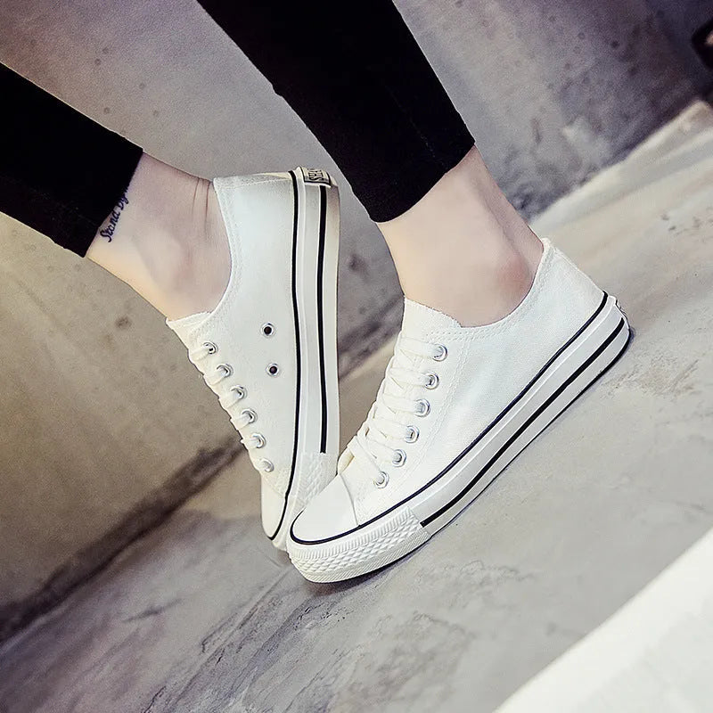Women's solid-colour canvas lace-up shoes in black, shown on a neutral background.