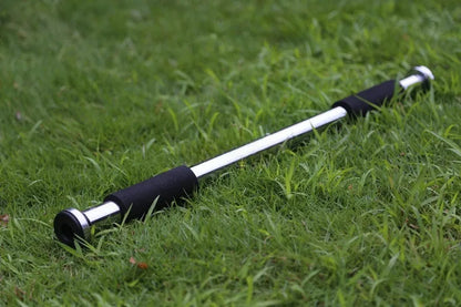 Steel indoor pull-up bar with horizontal bar and parallel bars, adjustable from 62 to 100 cm wide.