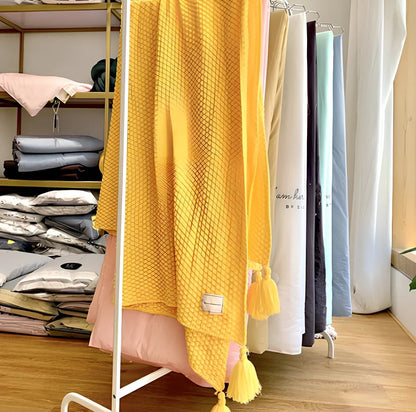 Dark gray fringed acrylic knitting blanket 130cm x 170cm with plain weave and moisture-wicking fibres