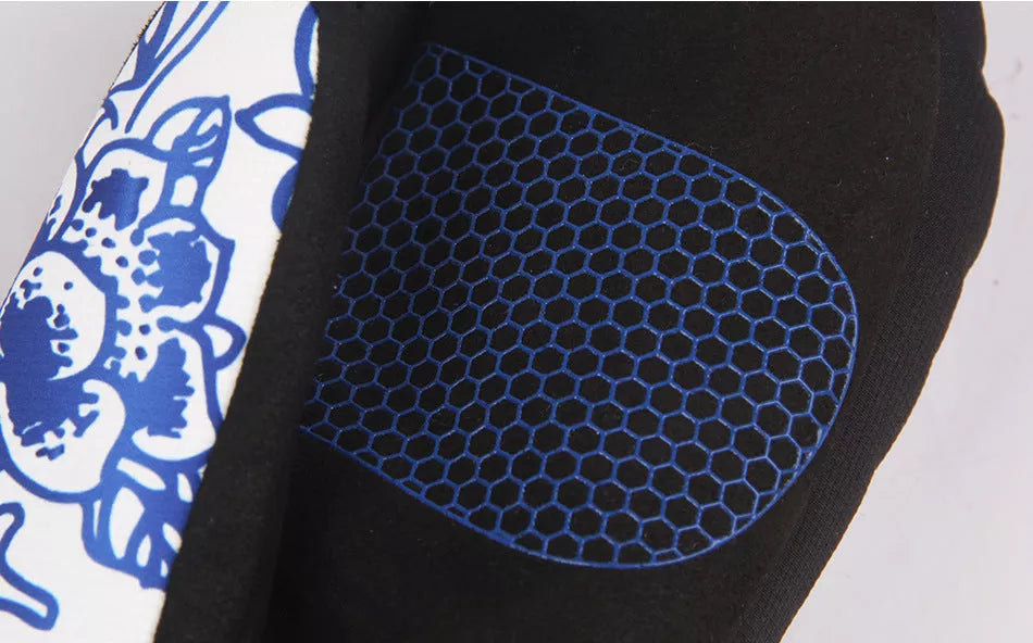 Waterproof three-finger ski gloves in checkered polyester for outdoor winter activities