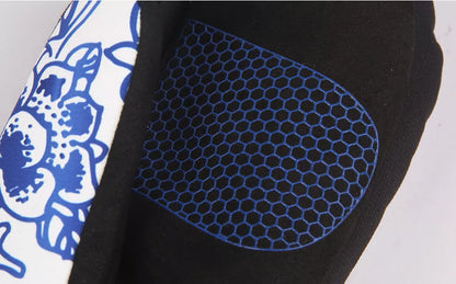 Waterproof three-finger ski gloves in checkered polyester for outdoor winter activities