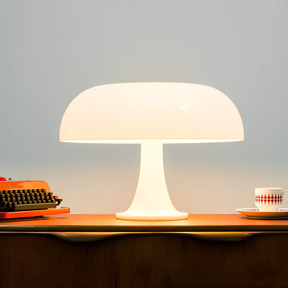 Mushroom-shaped acrylic table lamp in orange or white with three-colour dimming and USB plug for bedroom use