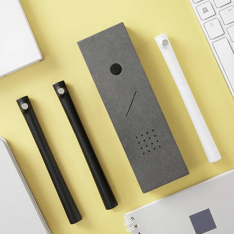 Branch magnet fountain pen with 0.7mm stainless steel nib in black or white resin holder.
