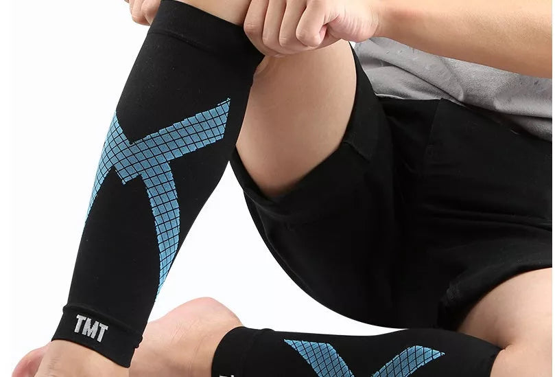 Sports compression socks with adjustable leg guard in nylon material
