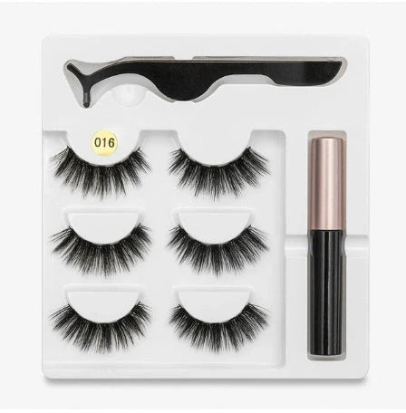 Magnetic false eyelashes for a voluminous, natural look without glue.