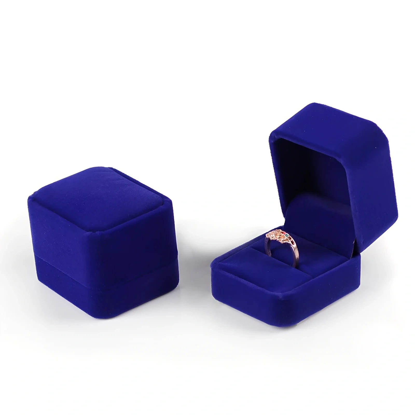 Flannel-lined jewellery box measuring 5x5x4.5cm in beige colour with MDF construction