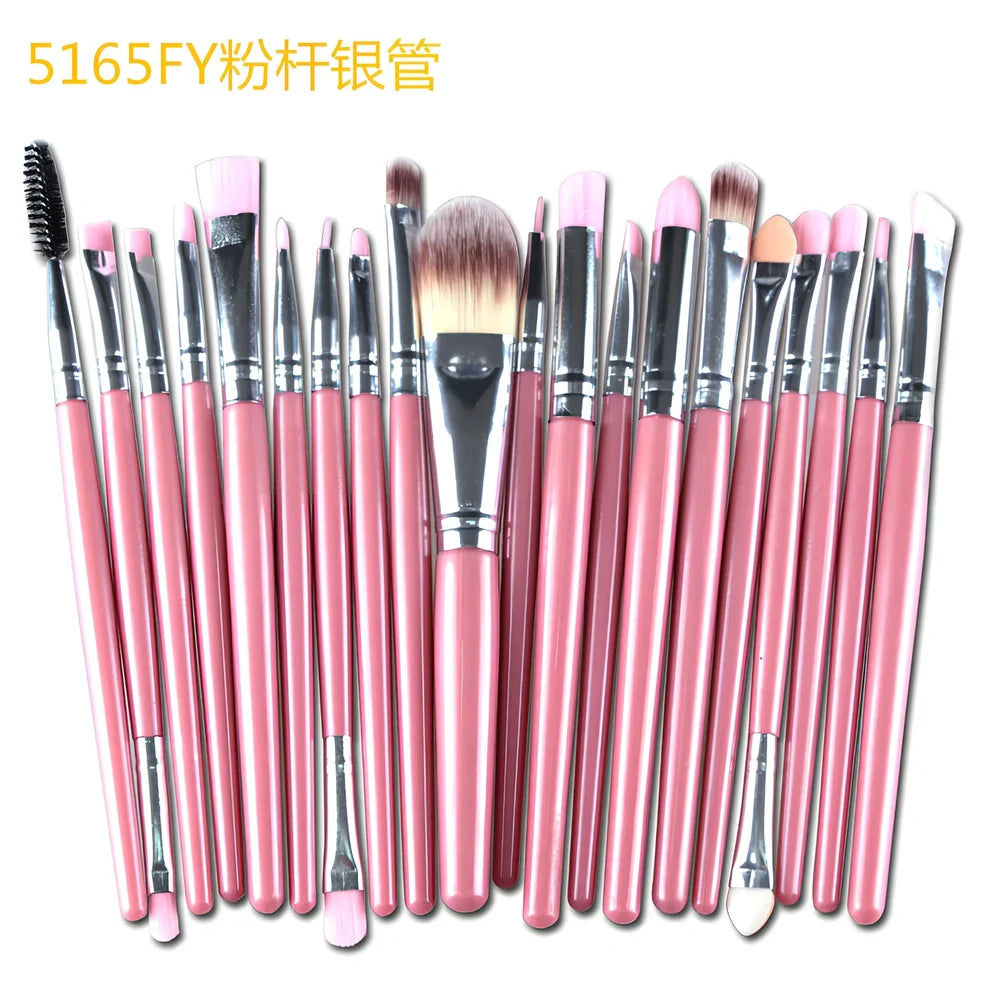 Cosmetic brush kit with 3cm nylon bristles and 14cm plastic handles in multiple colours