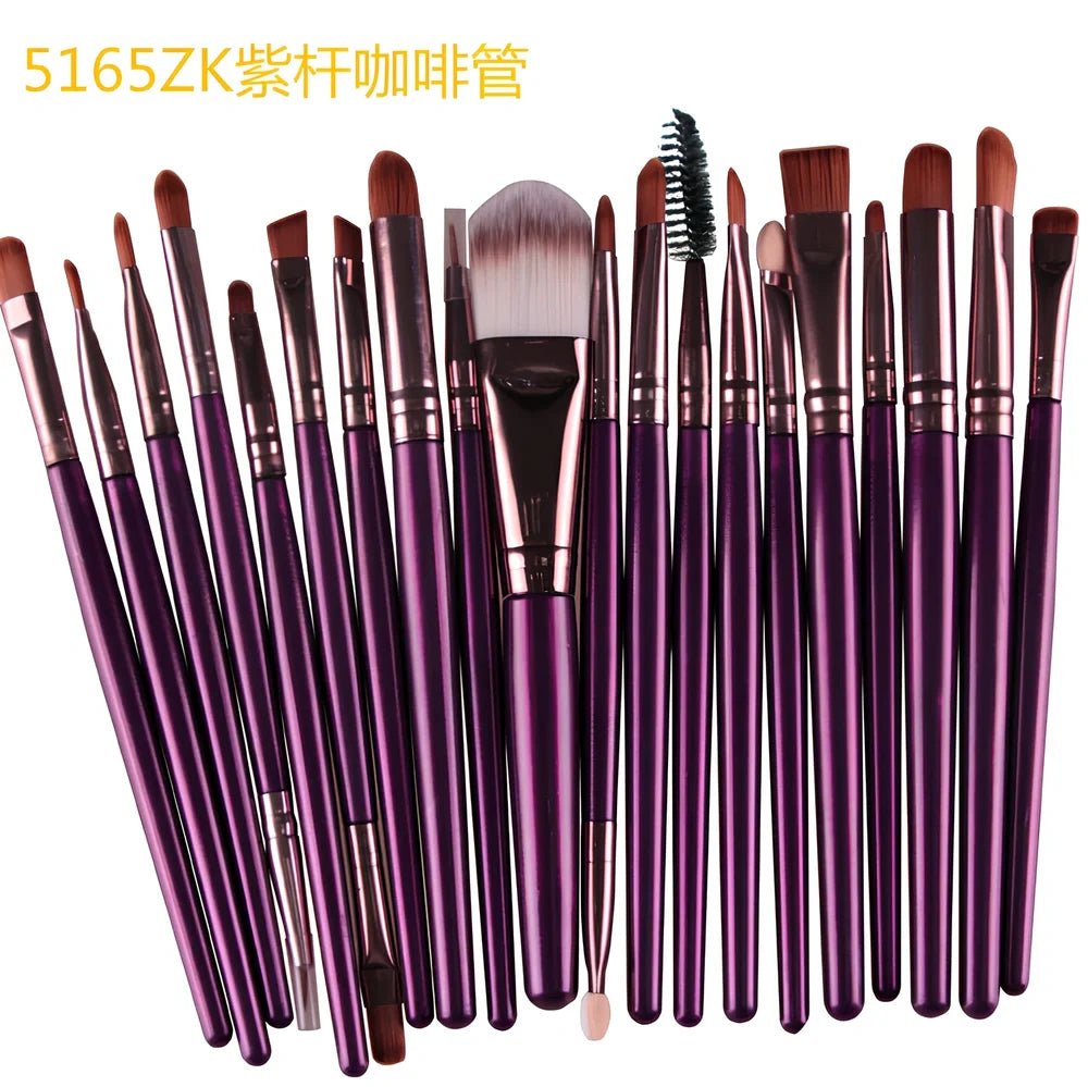 Cosmetic brush kit with 3cm nylon bristles and 14cm plastic handles in multiple colours