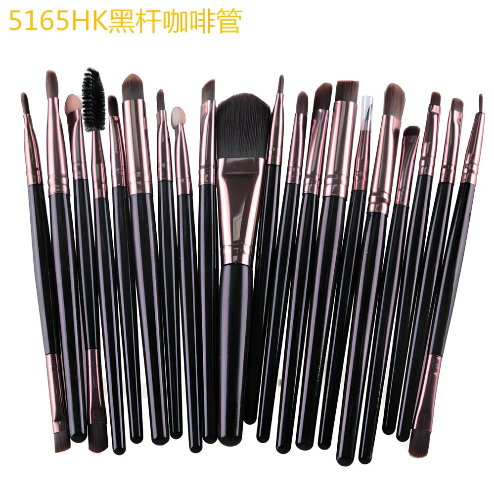 Cosmetic brush kit with 3cm nylon bristles and 14cm plastic handles in multiple colours