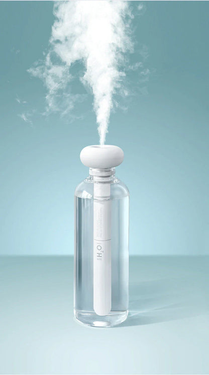 Portable USB humidifier and aroma diffuser device with mist and essential oil diffusion capability