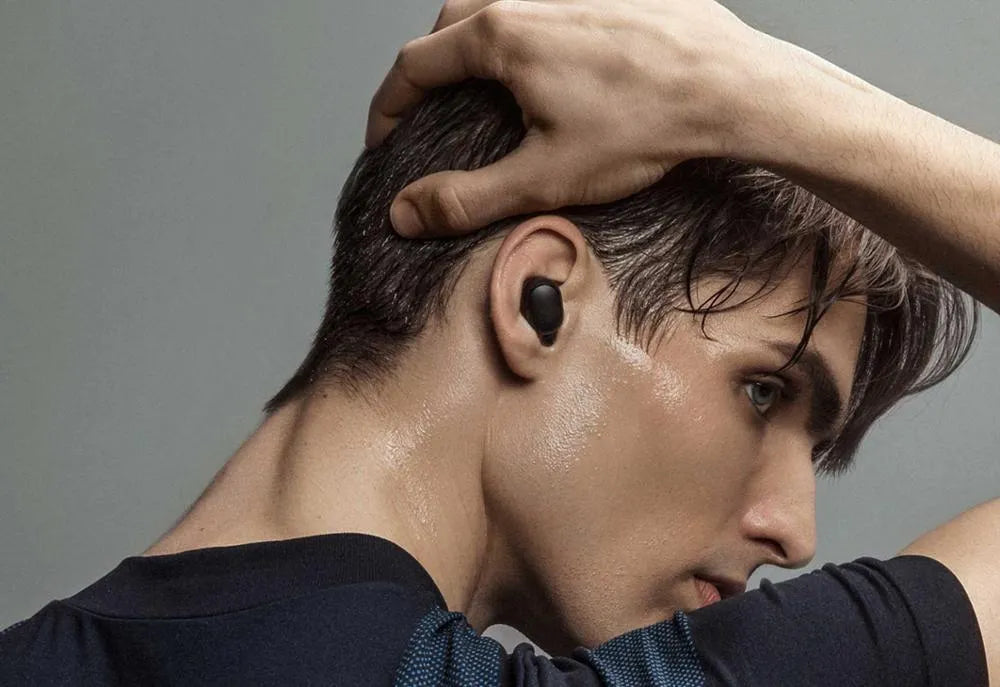 Black AirDots true wireless earbuds with charging case, showing 7.2mm drivers and three earplug sizes