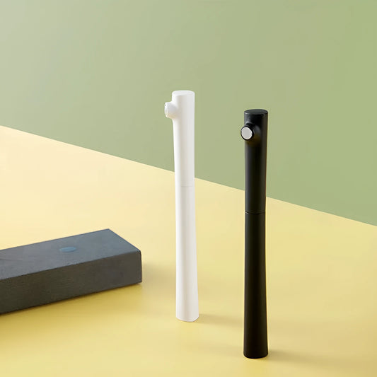 Branch magnet fountain pen with 0.7mm stainless steel nib in black or white resin holder.