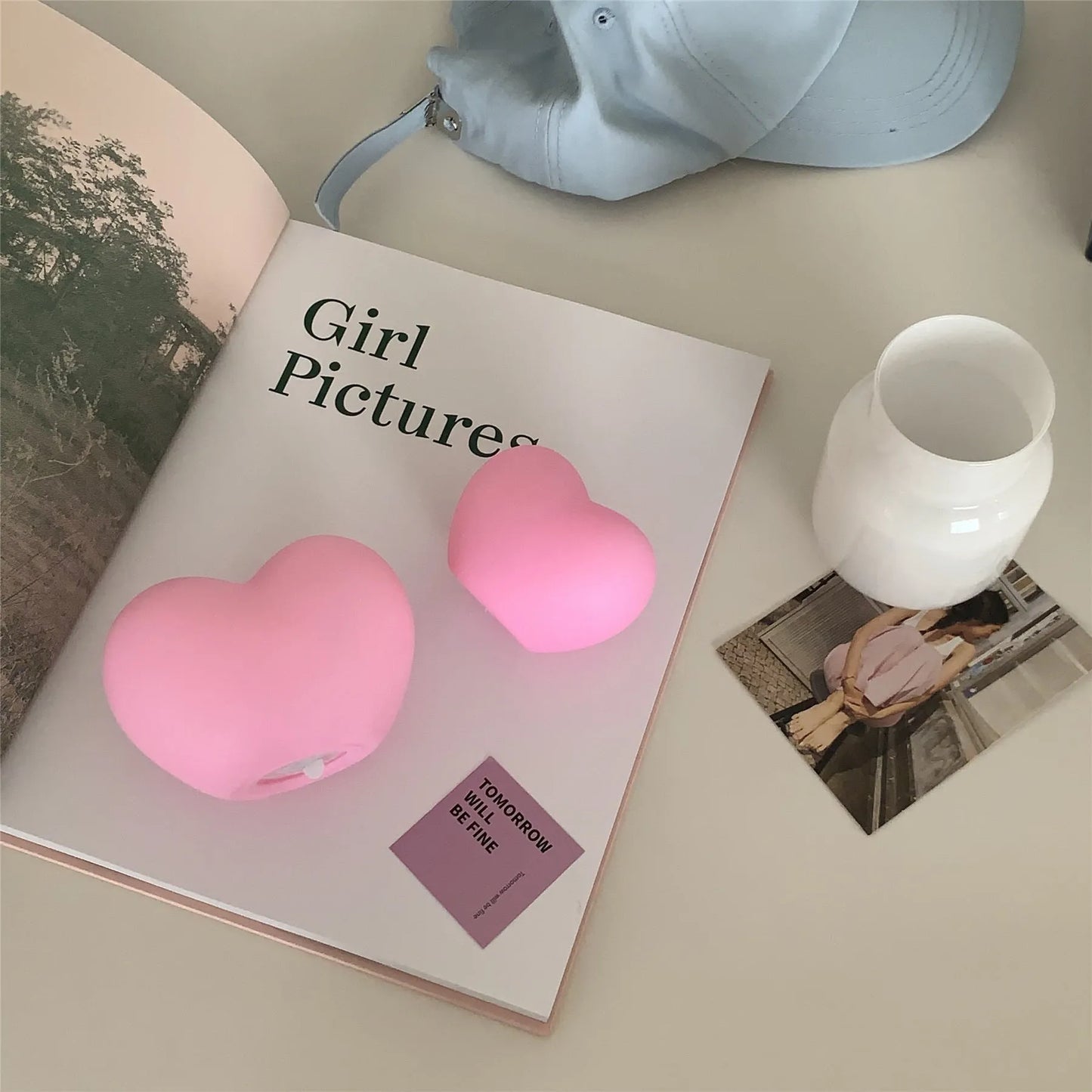 Vinyl atmosphere lamp in small or large size with warm glow, powered by batteries, available in white or pink colours