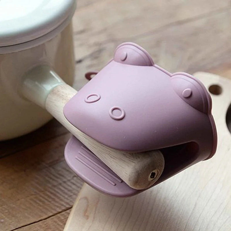 Silicone oven mitts with animal design for heat insulation and anti-slip safety