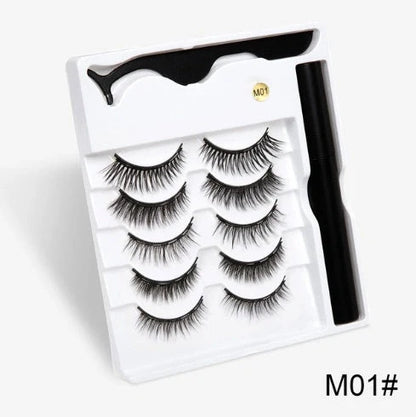 Magnetic false eyelashes for a voluminous, natural look without glue.