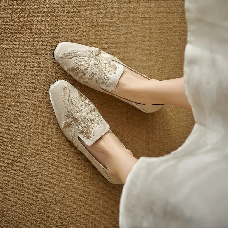 Women's black embroidery retro flat pumps with round toe and shallow-mouth design on a soft sole.
