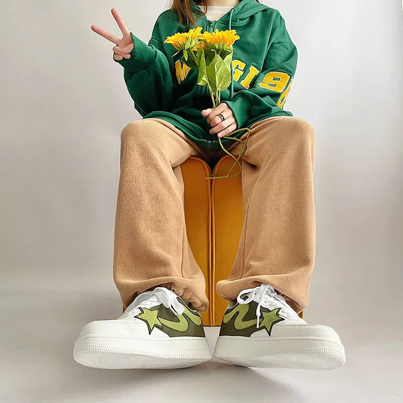 Men and women retro low-top breathable sports shoes in white blue and white green