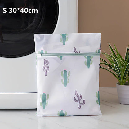 Mesh laundry protection bag with reinforced seams in various sizes from 16cm to 60cm for delicate garment washing