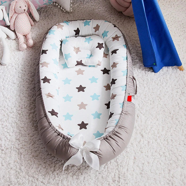 Portable cotton crib bed folded and unfolded showing 97x46cm dimensions and Banana leaf pattern