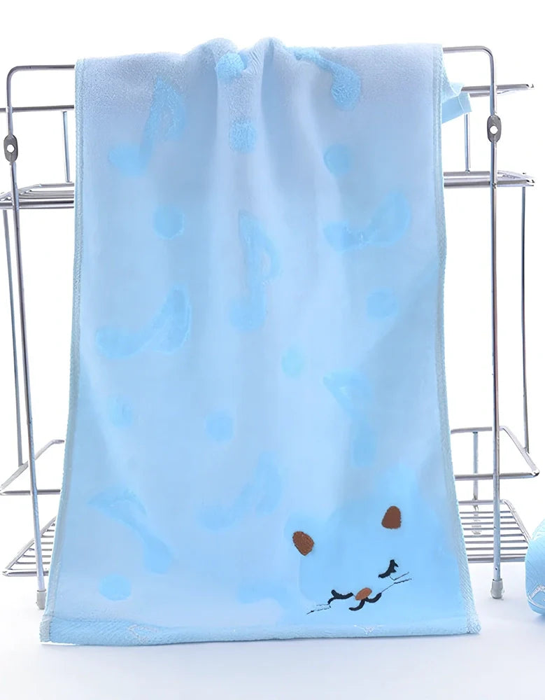 Bamboo fibre bath towel with kitten face pattern measuring 25x50cm in blue, green, pink or yellow