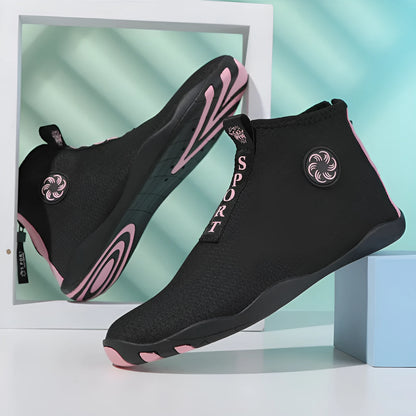 Casual mid-top beach shoes in black and fluorescent green with a mesh upper and rubber sole.